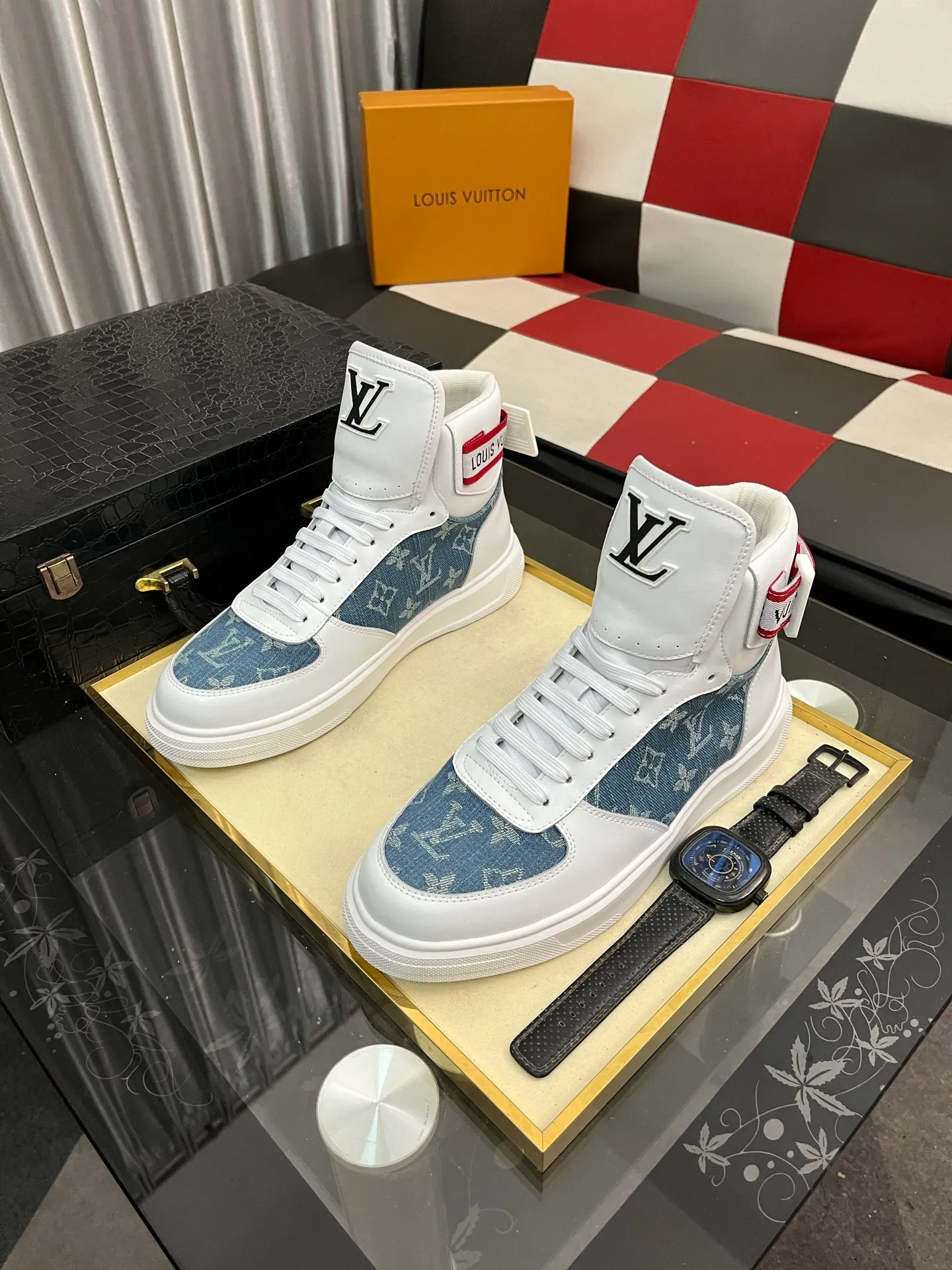 Men's shoes💰440⌚️⌚️"LOUI* VUITTO*" popular men's casual shoes, genuine Italian development💯purchasing level quality✔️The upper is made of first-layer cowhide, comfortable and soft sheepskin feet⚡️Fashionable and versatile. The toe last shape is firm and full, and the soles are made from LV original molds and can be moved in and out of the counter at will. Light and comfortable on the foot~purely handmade, details determine quality! Size:38-442️⃣Colors available